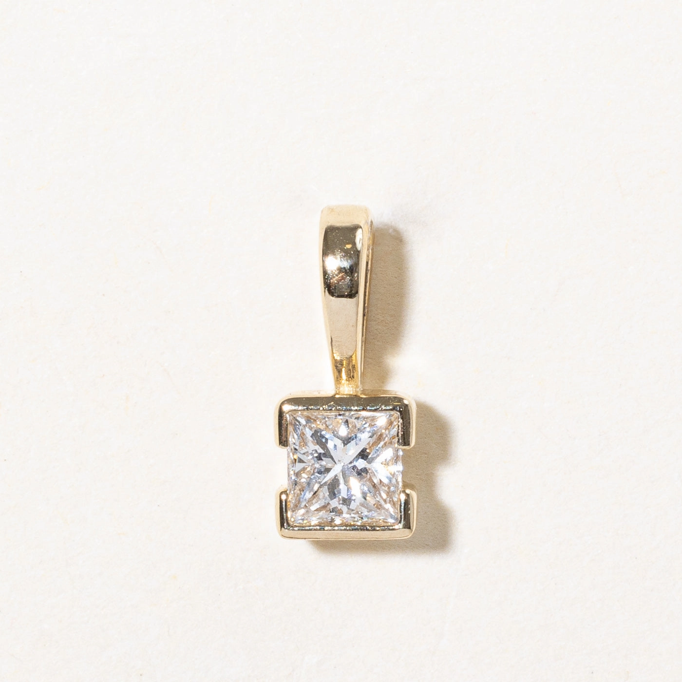 Day Look 100 Ways' GIA Certified Semi Bezel Set Diamond Pendant | 0.42ct SI1 E |