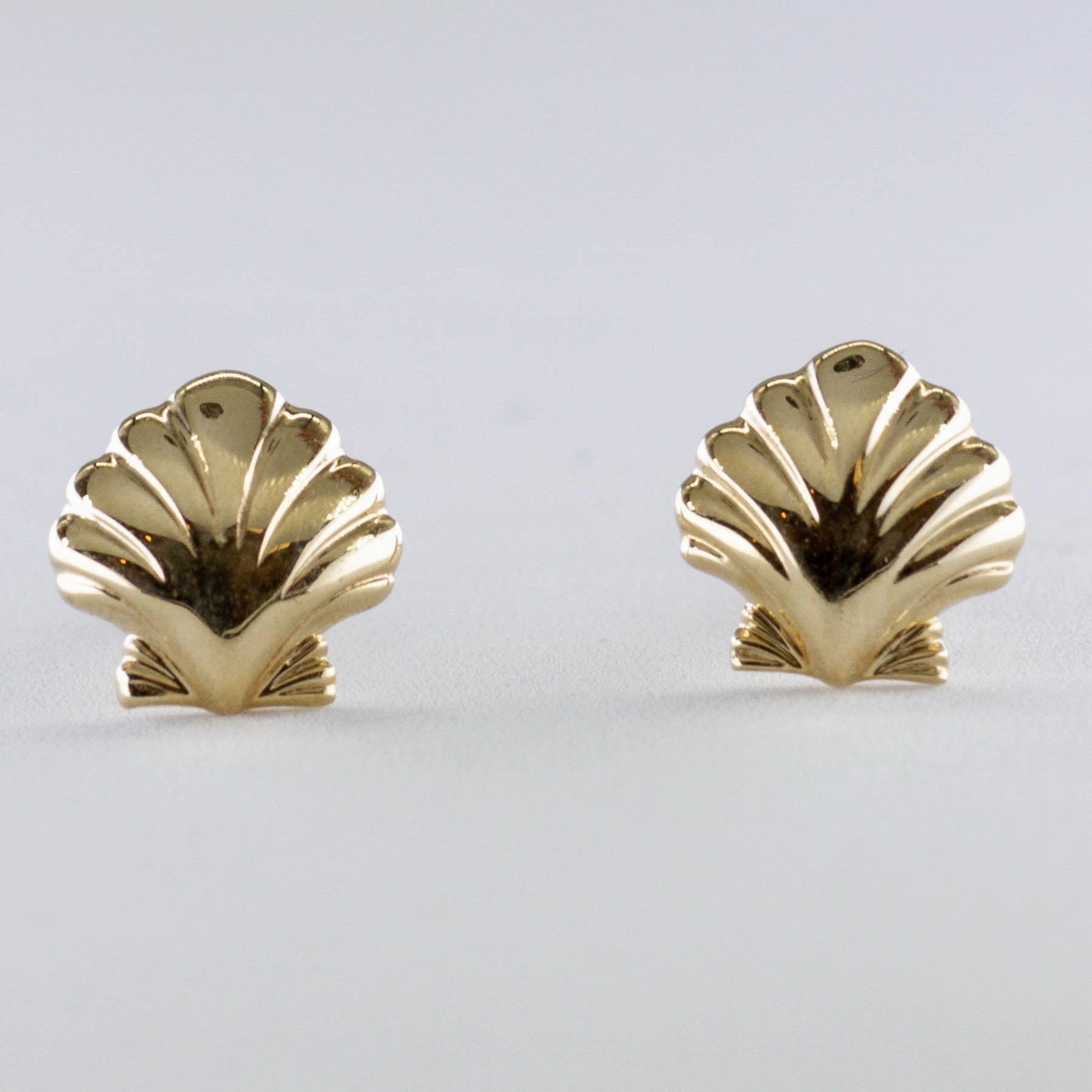 Glam Ready '100 Ways' Seashell Stud Earrings |
