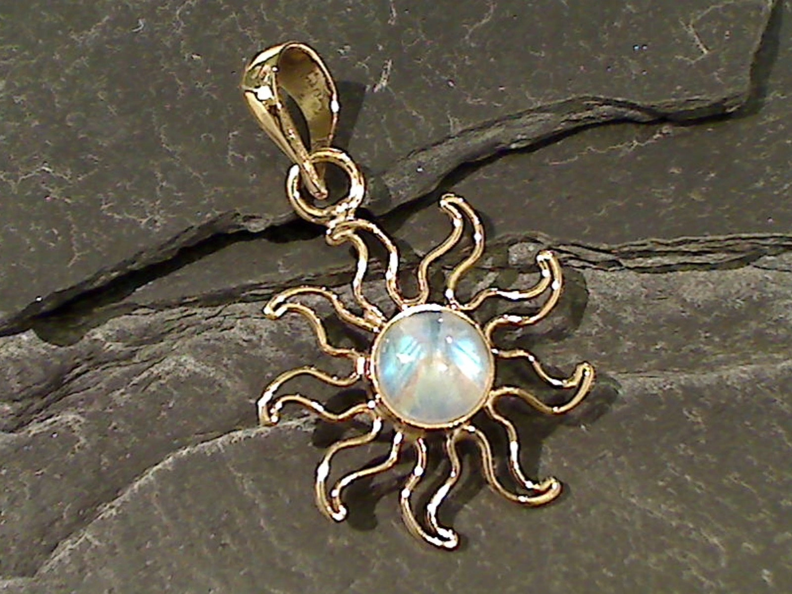 Moonstone, Alchemia Sun Pendant Easy Match