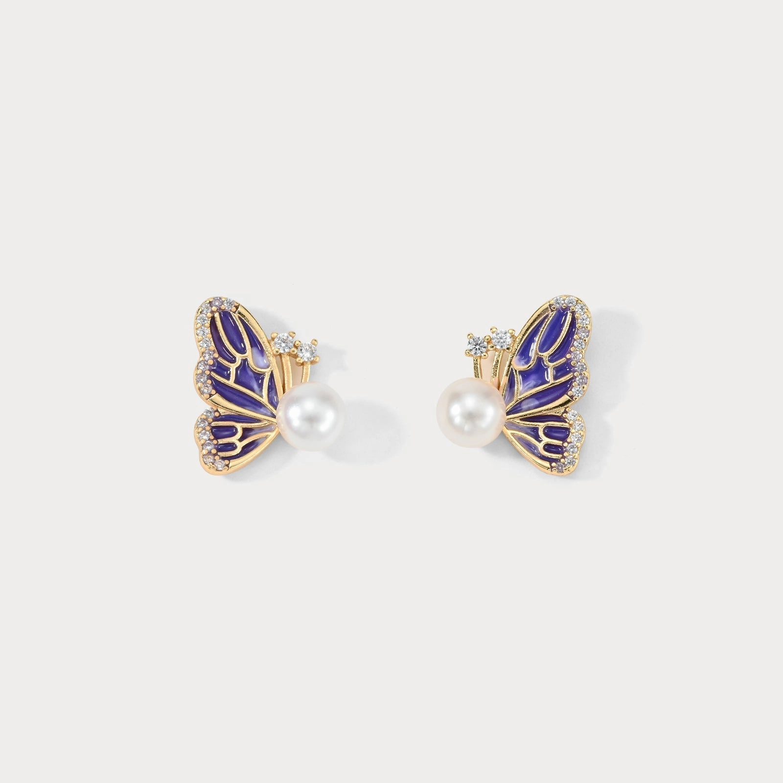 Striking Accessory Butterfly Pearl Earrings
