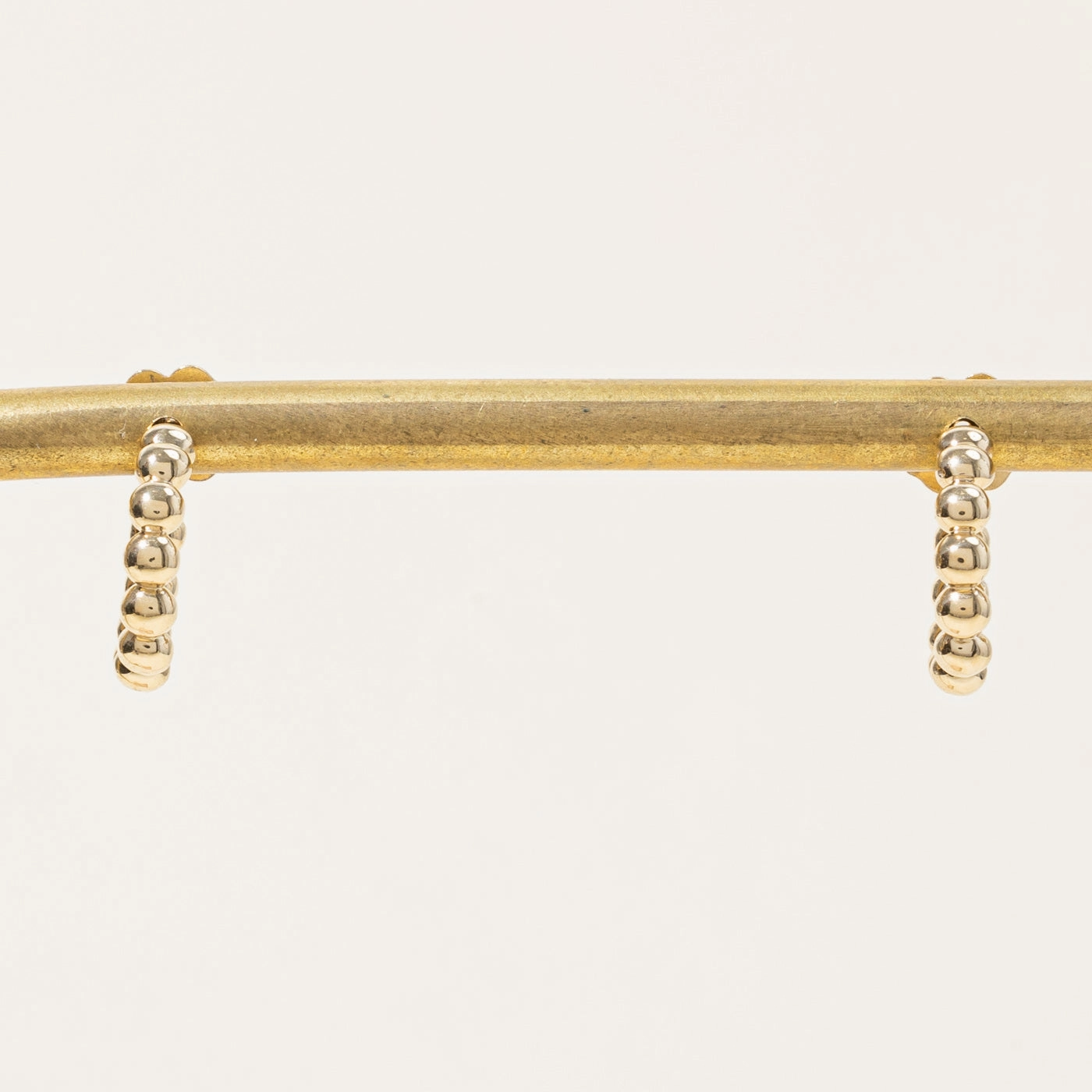 Radiant Look Glow Vibe 100 Ways' 14k Yellow Gold Hoop Earrings