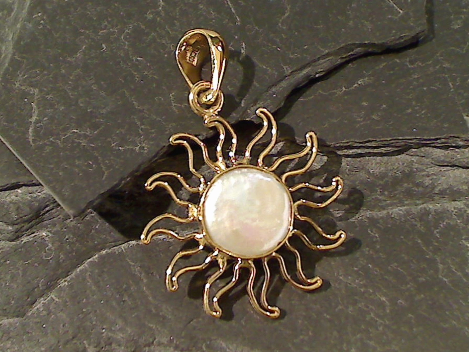Coin Pearl, Alchemia Sun Pendant Everyday Finish