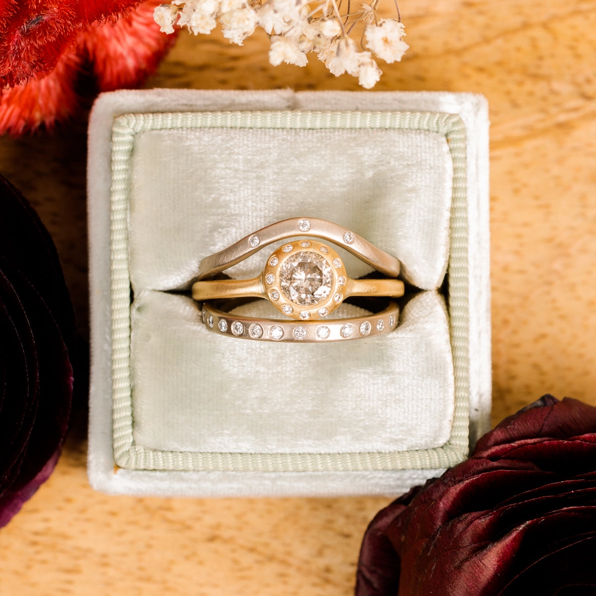 Everyday Diamond Band - 18ky, 18kpw   VS Diamonds Personal Craft Value Object