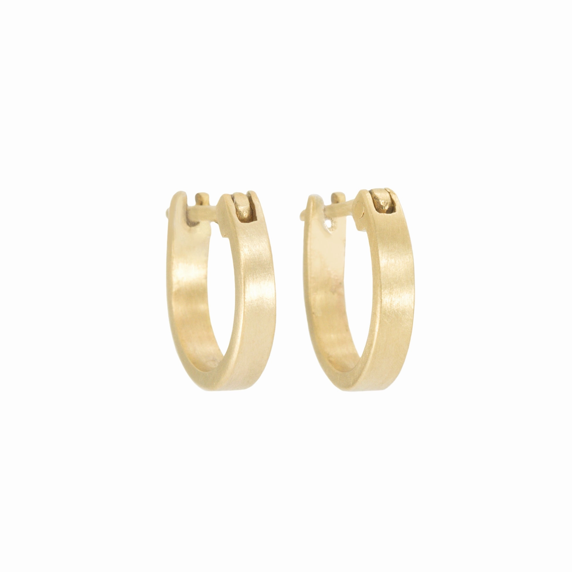 Fav Hoops Chubby - 18ky Gold   VS Diamonds Shimmering Glow Office Wear