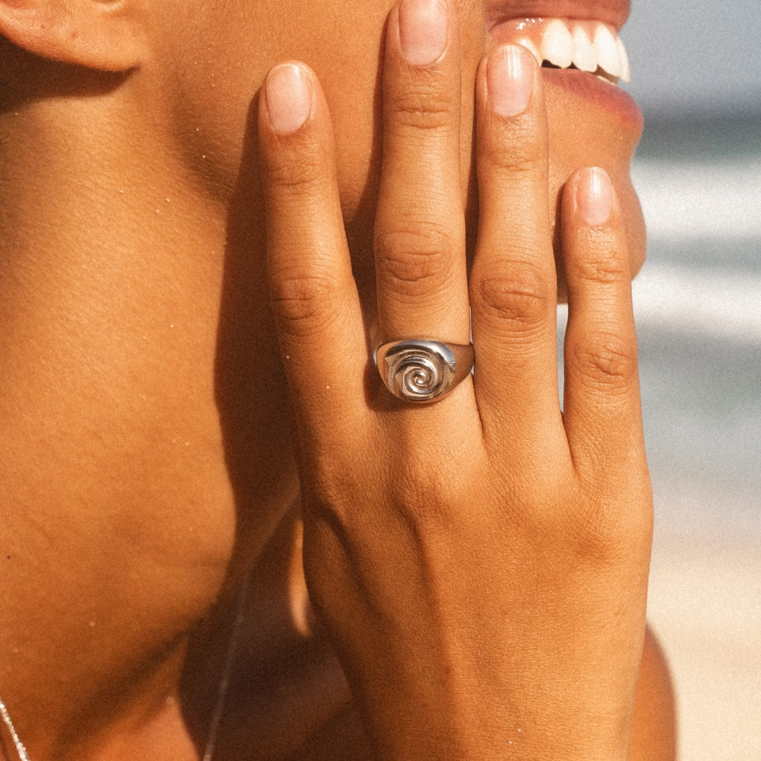 Calypso Ring Glowing Detail