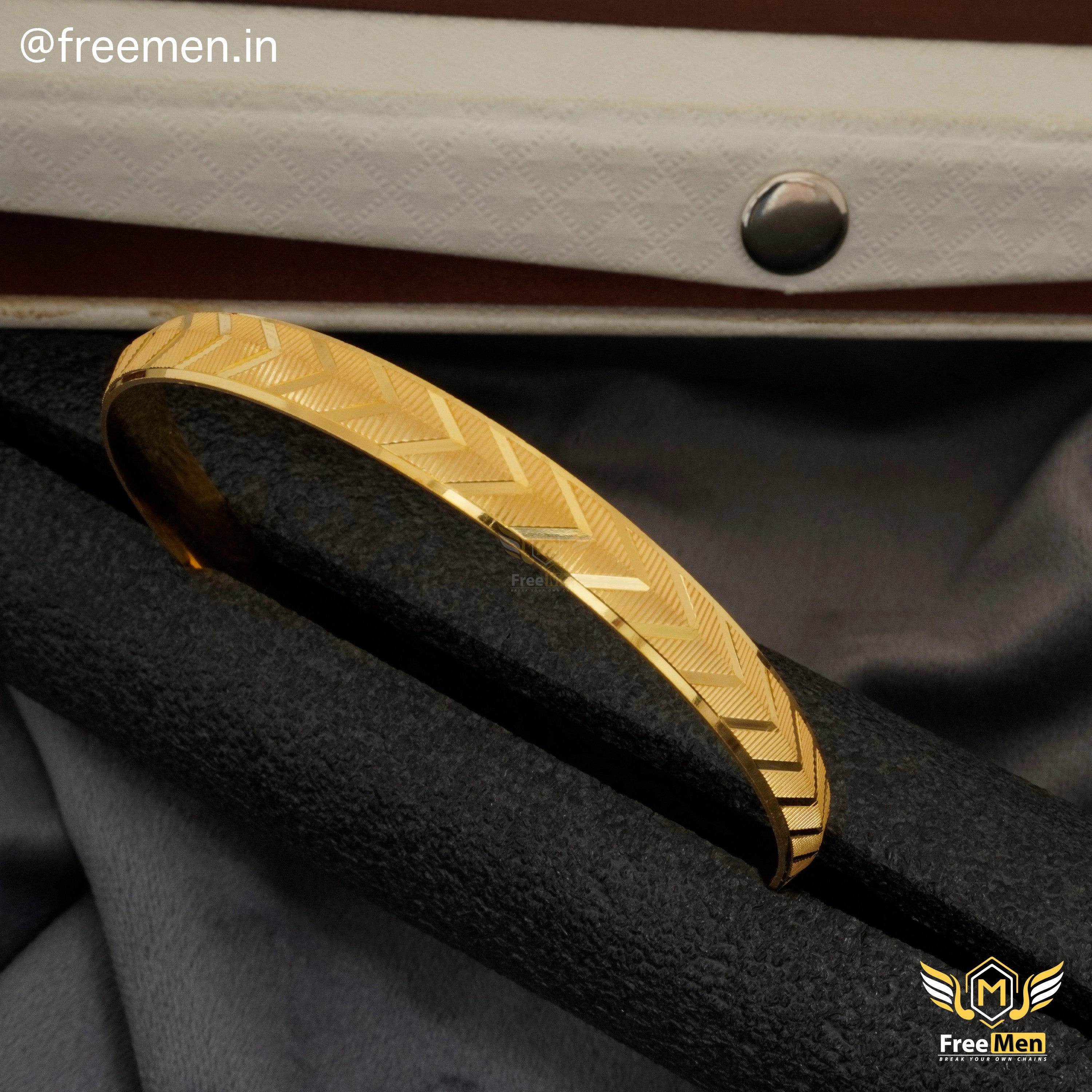 Lifestyle Match Freemen Classic Standing Gold Arrow Kada  - FMGK3