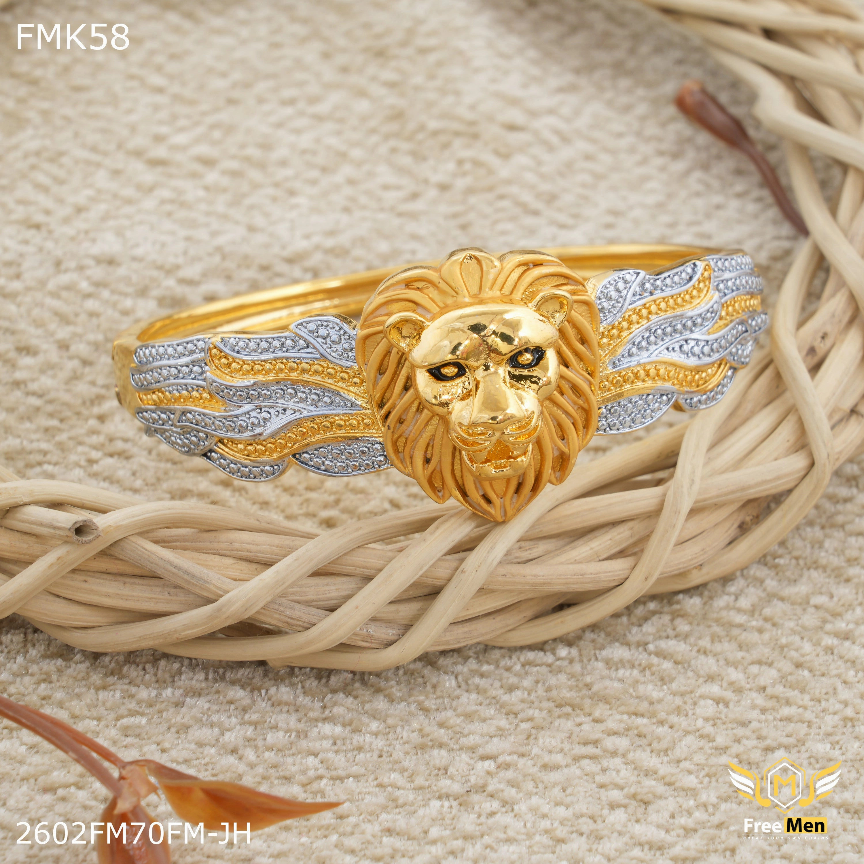 Elegant accessory Dazzling Effect FreeMen Lion face kada for Men FMK58