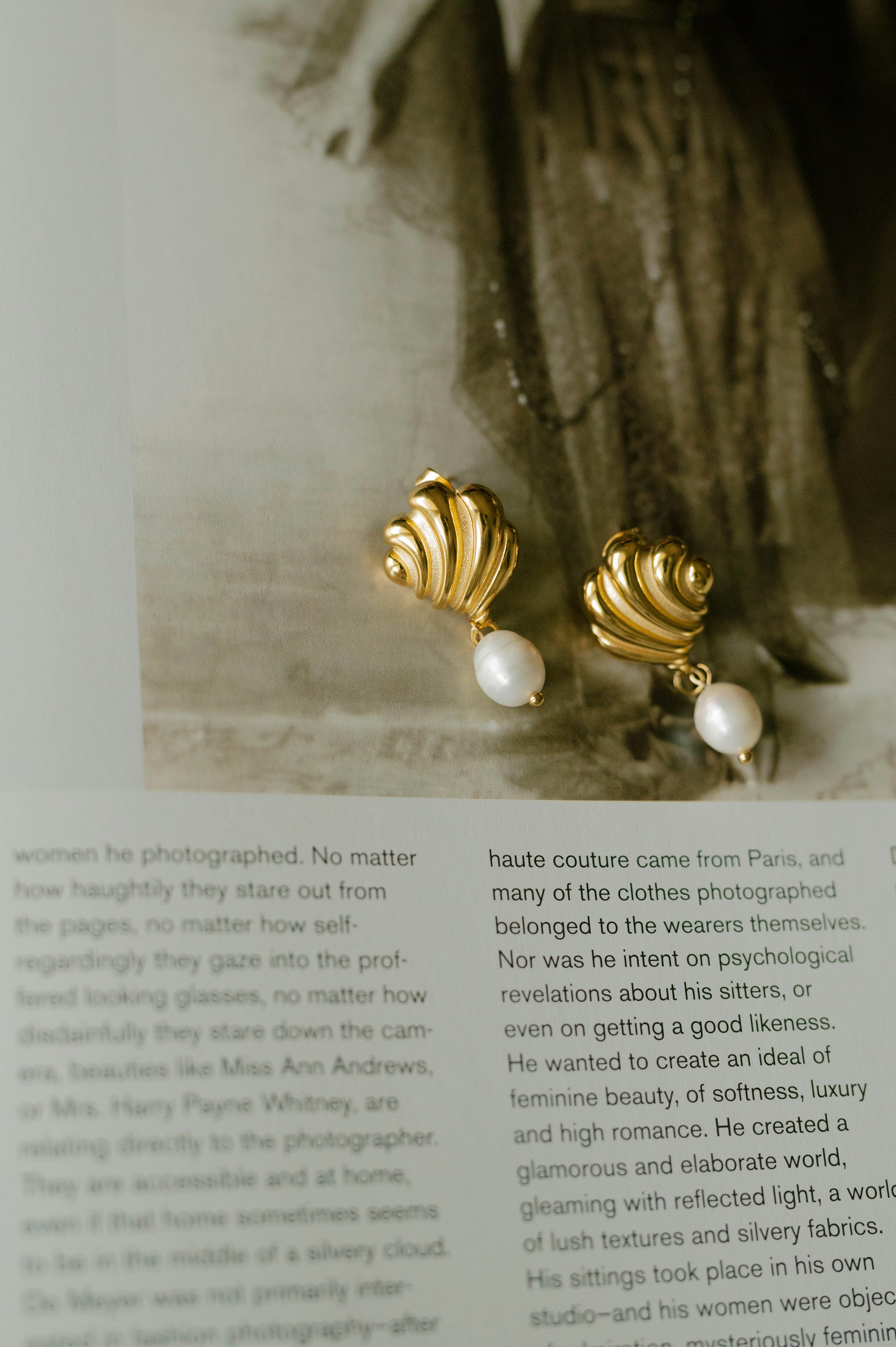 Glam Style Shell & Pearl Drop Earrings