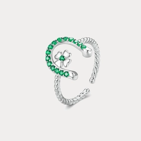 Minimal Form Perfect Present Horseshoe Clover Ring