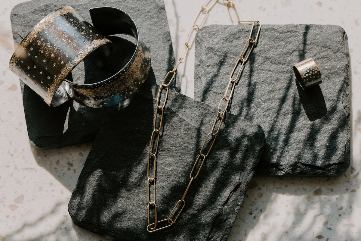 Modern Glow Illuminated Contrast Band