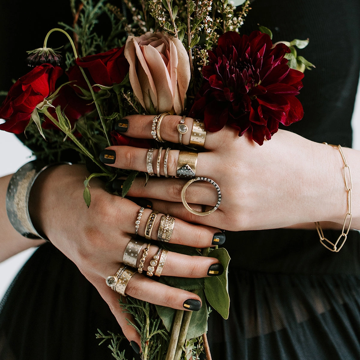 Illuminated Contrast Band Unique Shine Chic Highlight