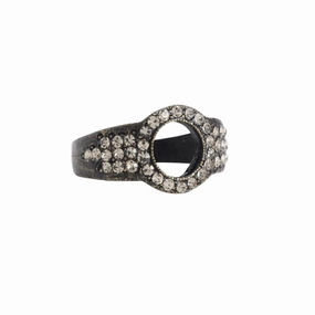 Graceful Edge Keyhole Crystal Ring