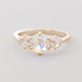 Daily Look Lily Ring - Moissanite