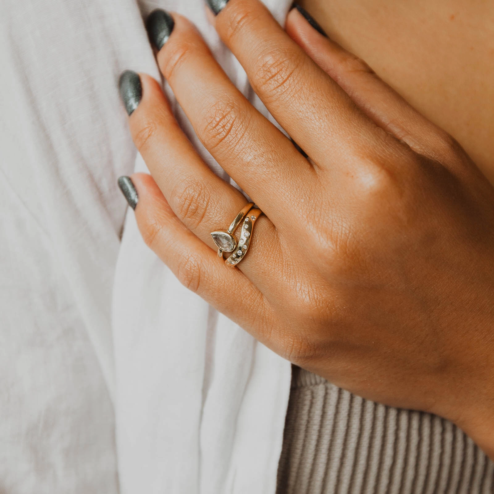 Lucy Band High-End Accessory