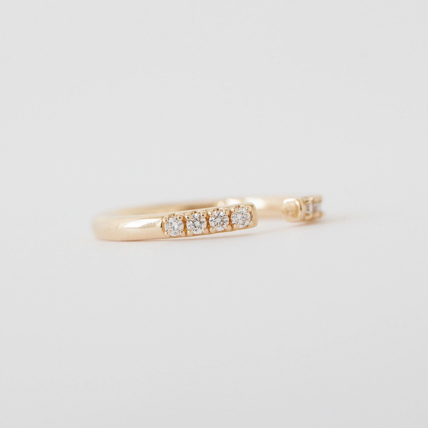 Nora Band Elegant Sign Sweetheart Gift