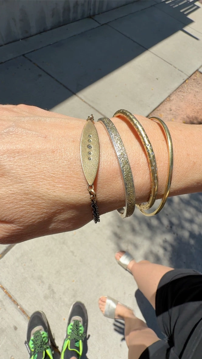 Minimal Form Monochrome Fit Peas in a Pod Bracelet- 14k Gold, Oxidized Silver   VS White Diamonds