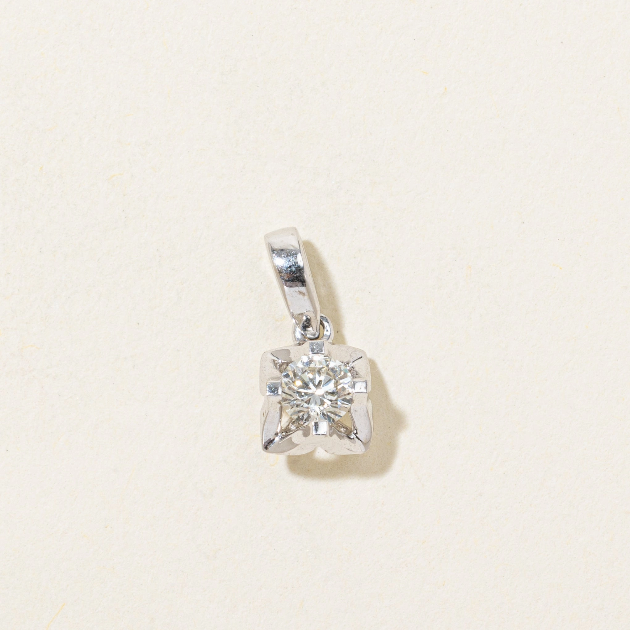 18k Solitaire Diamond Pendant | 0.22ct Dazzling Effect Fashion Layer