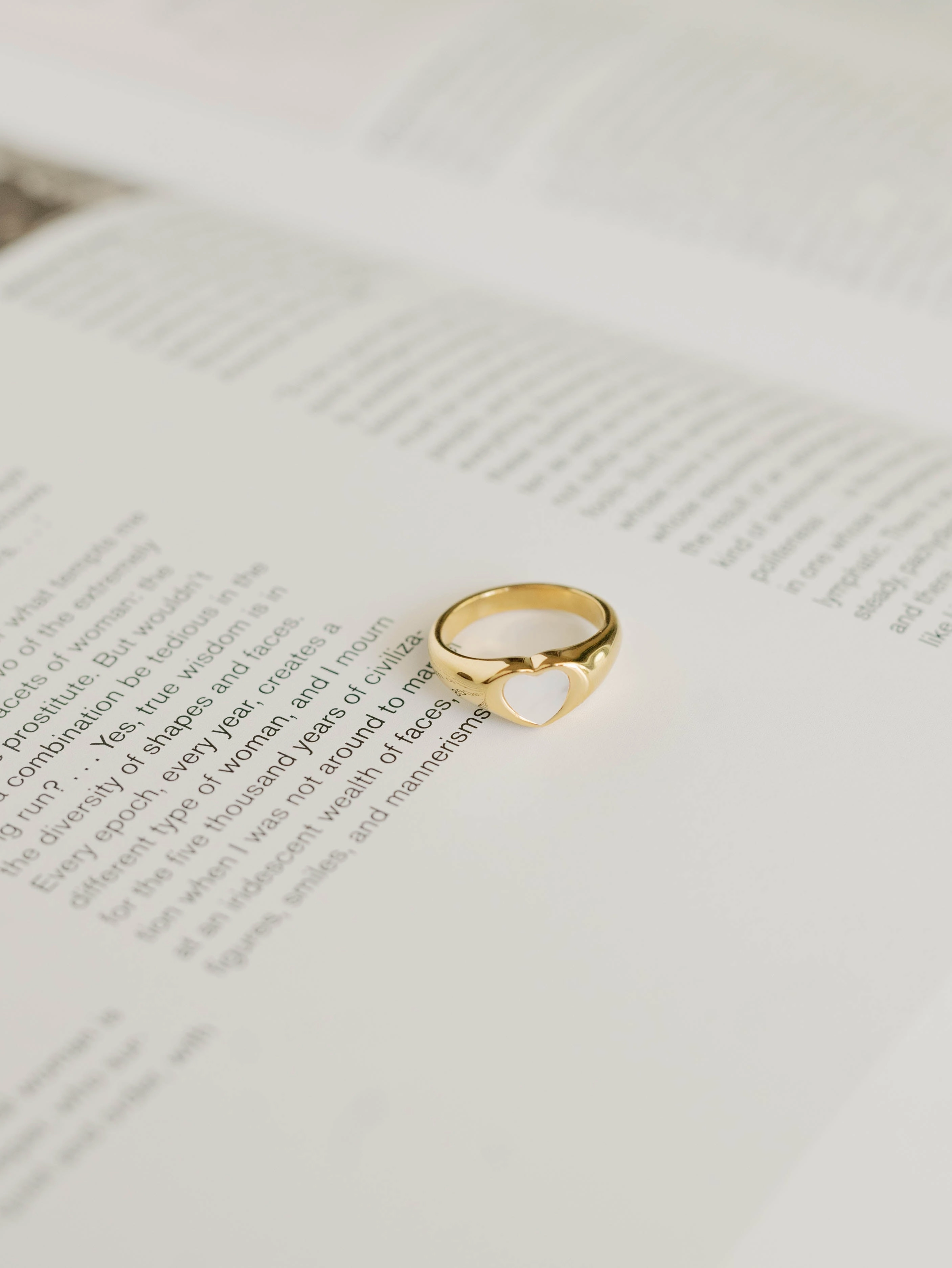 Silhouetted Shine Edgy Light Heart Ring ?C Mother of Pearl