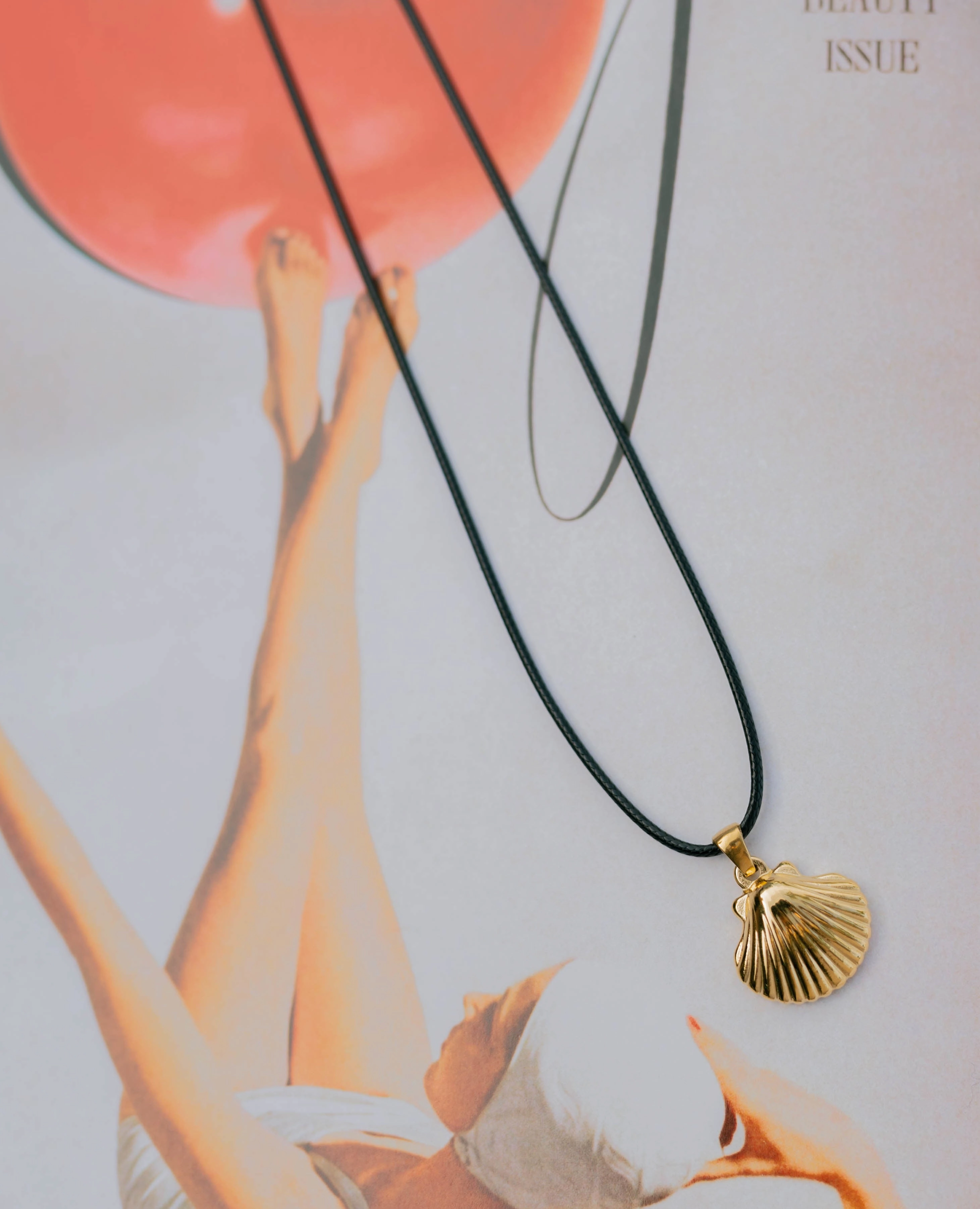 Clear Style Shine Factor Shell Pendant Necklace