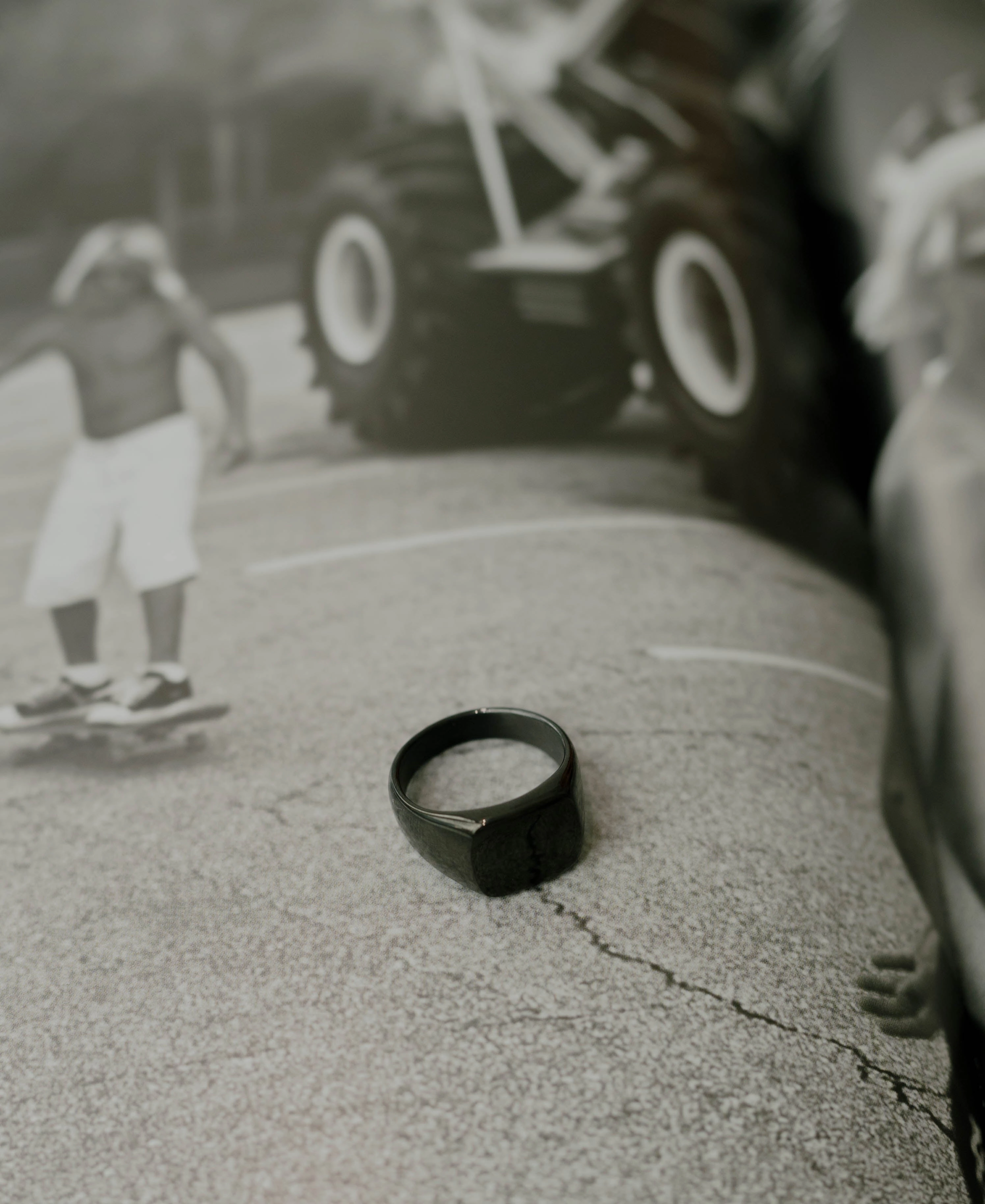 Signet Ring ?C Black Layer Friendly Daywear Fit