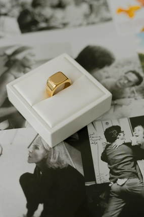 Signet Ring ?C Gold Gentle Accent Unique Shape