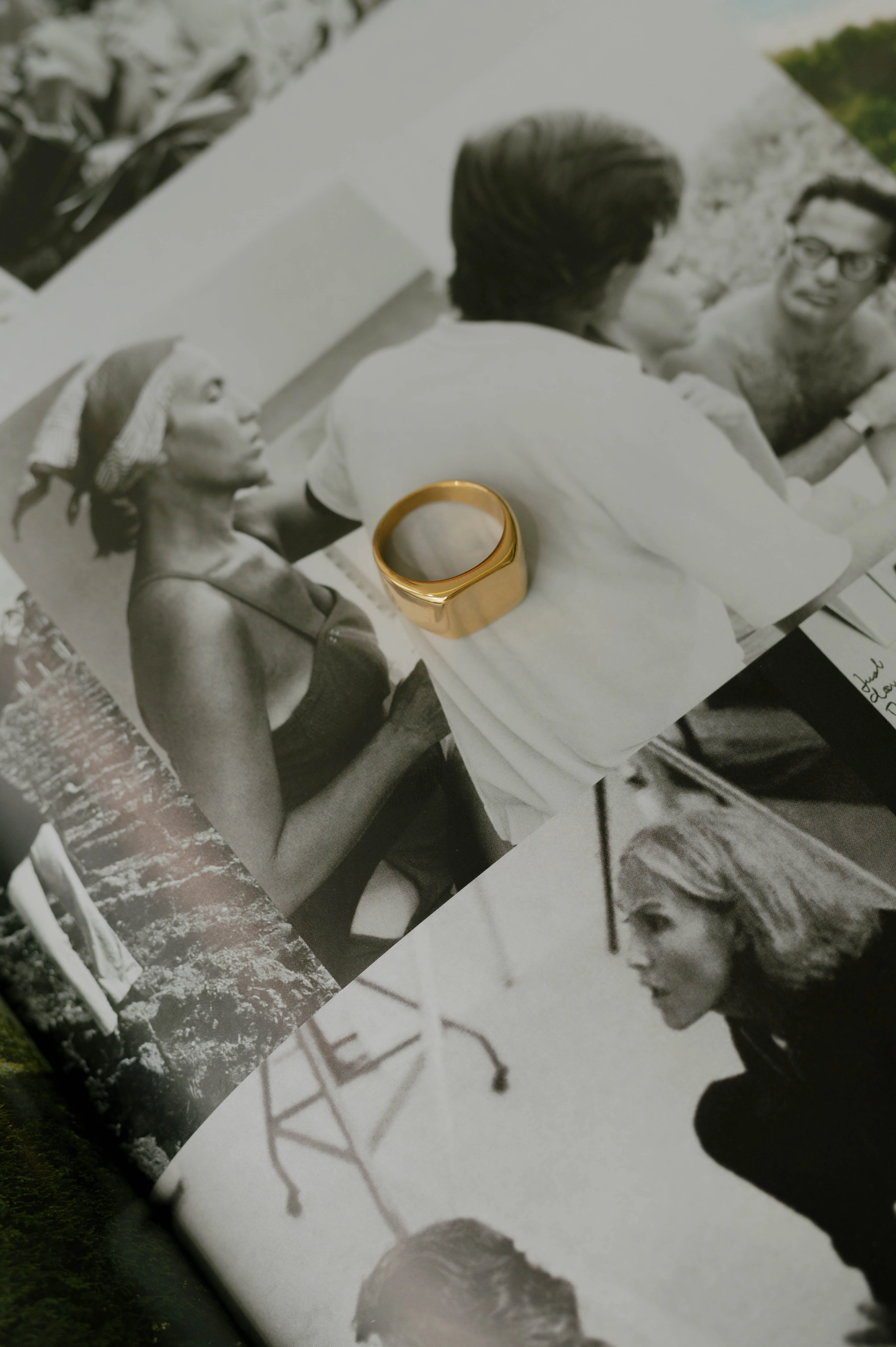 Candid Moment Signet Ring ?C Gold