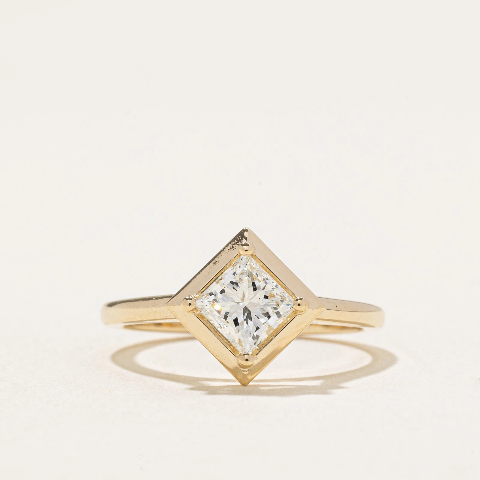 Solitaire Princess Cut Diamond Ring | 0.81ct Glam Mode Shiny Jewelry Look