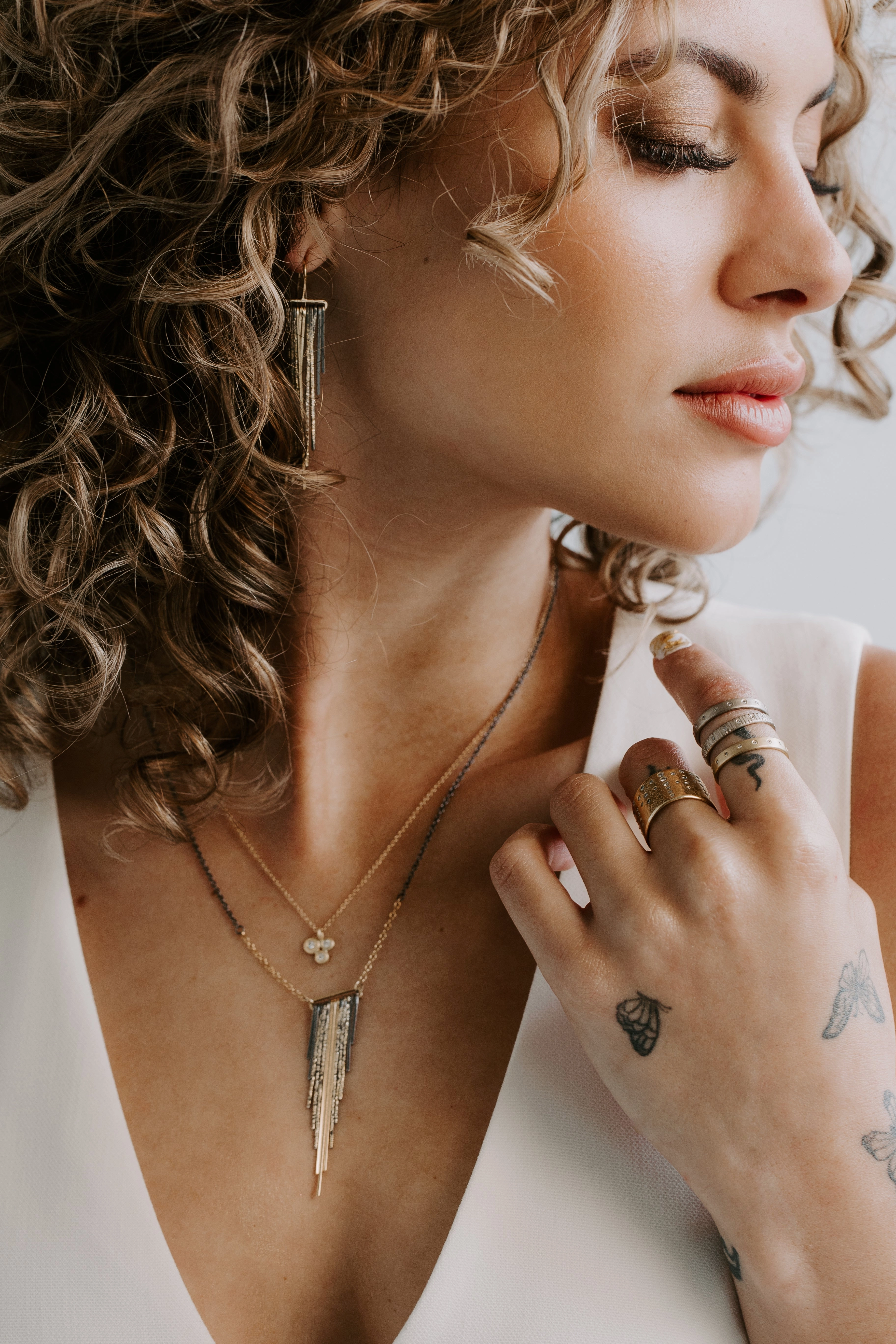 Aspen Wedding Band - 18ky Gold, 18kpw Gold   VS Diamonds Alluring Edge