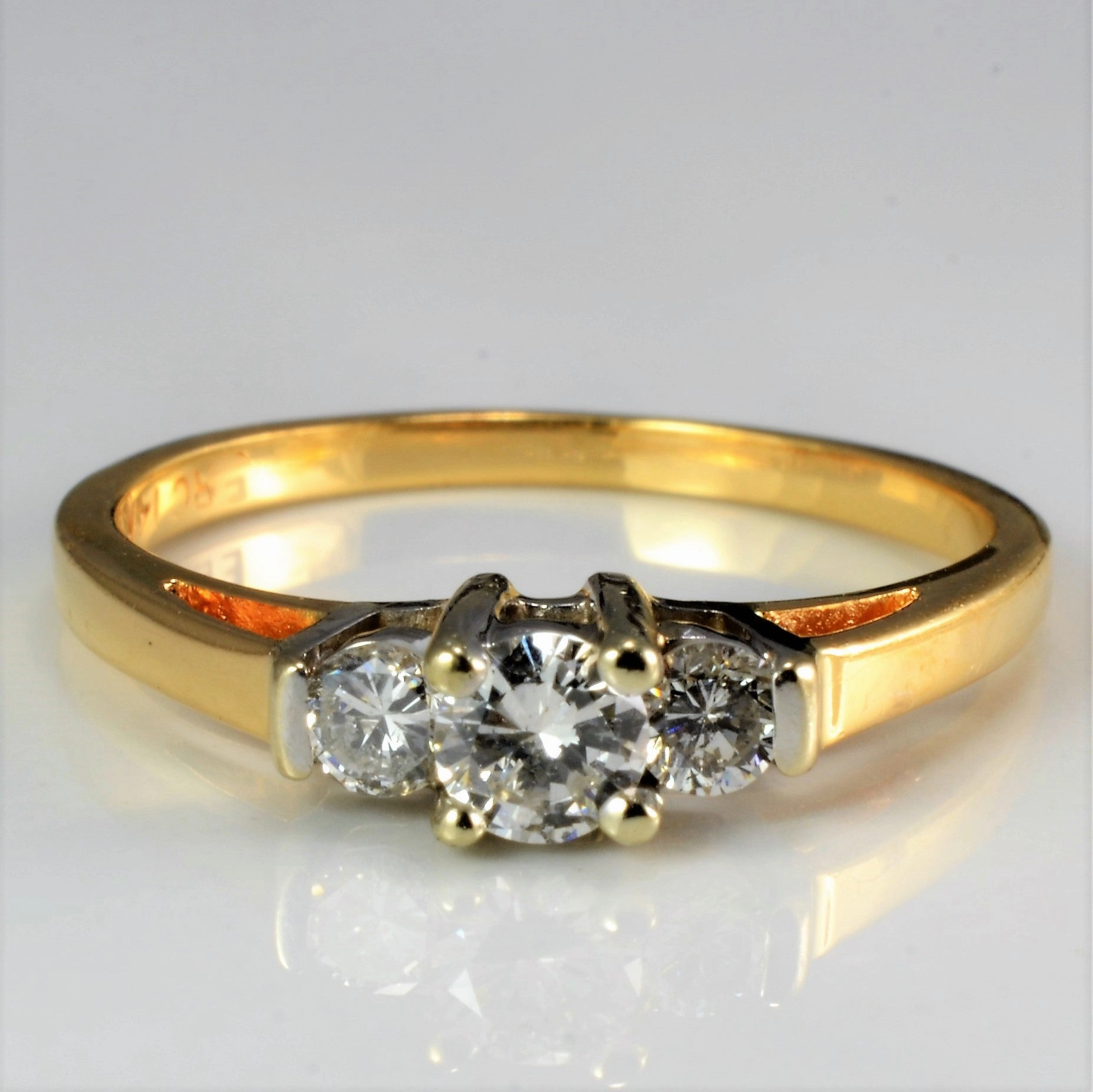 Three Stone Diamond Petite Ring | 0.31ctw | SZ 6 Cool feature