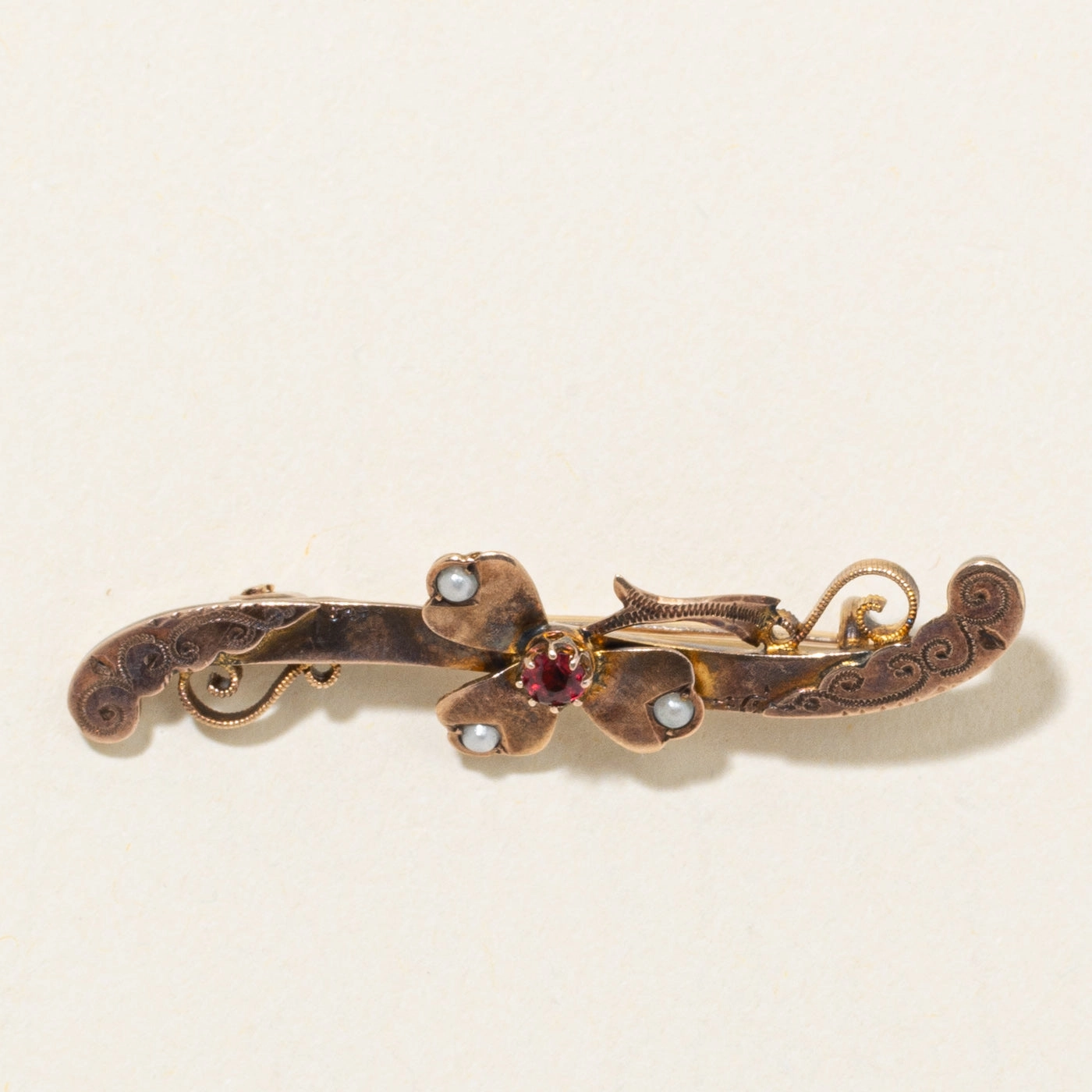 Timeless Jewelry Look 1899 Birmingham Victorian Paste Glass & Simulant Pearl Cloverleaf Brooch | 0.06ct