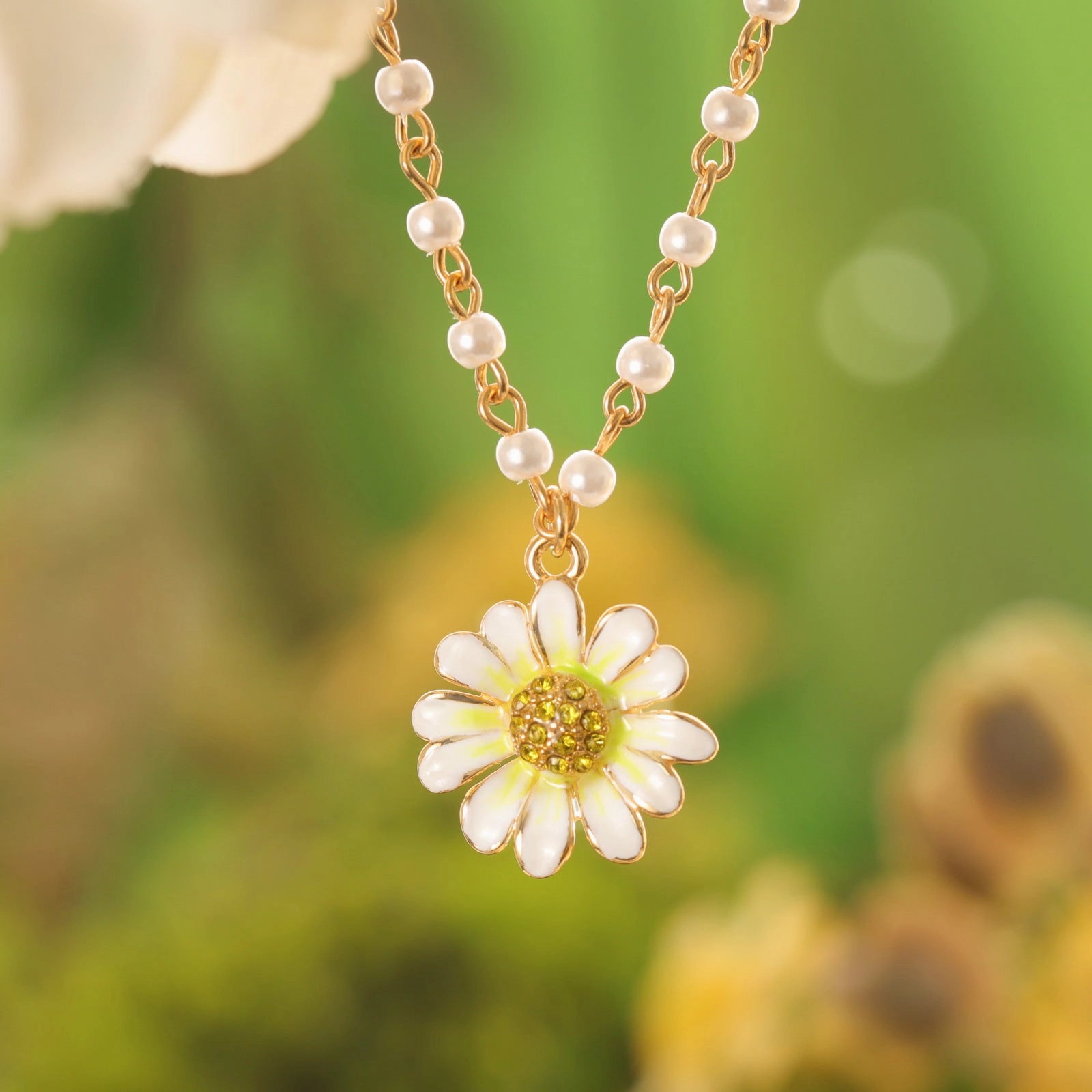 Elegant Look Daisy Pearl Necklace