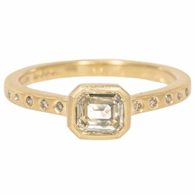 Stylish Element Silky Finish Green Emerald Cut Diamond Ring   Cognac Melee - 18ky   Diamonds