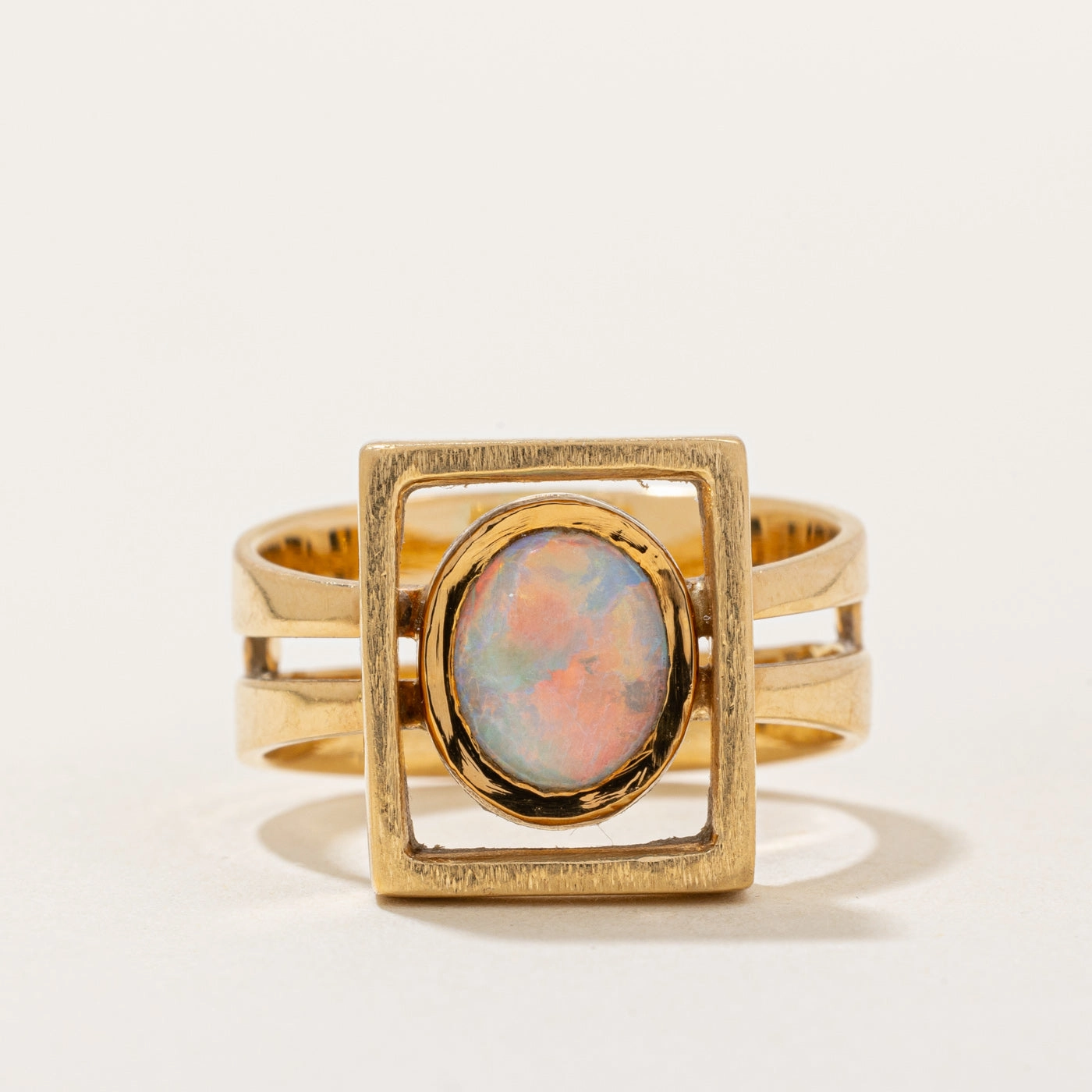 Vintage 18K Gold Opal Cocktail Ring | 0.60ct | SZ 9 | City Elegance