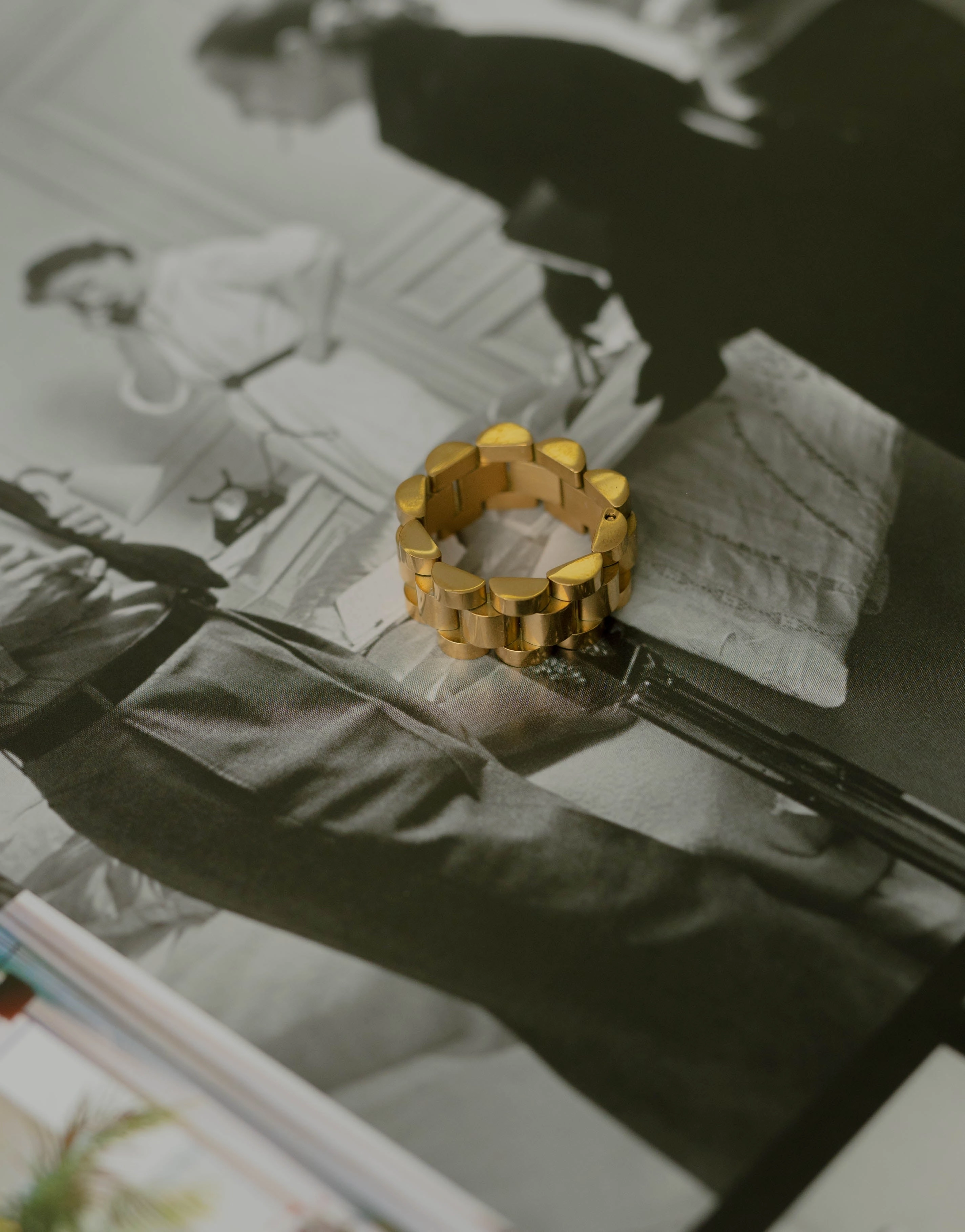 Stylish pieces Graceful Glow Watch Link Ring ?C Gold